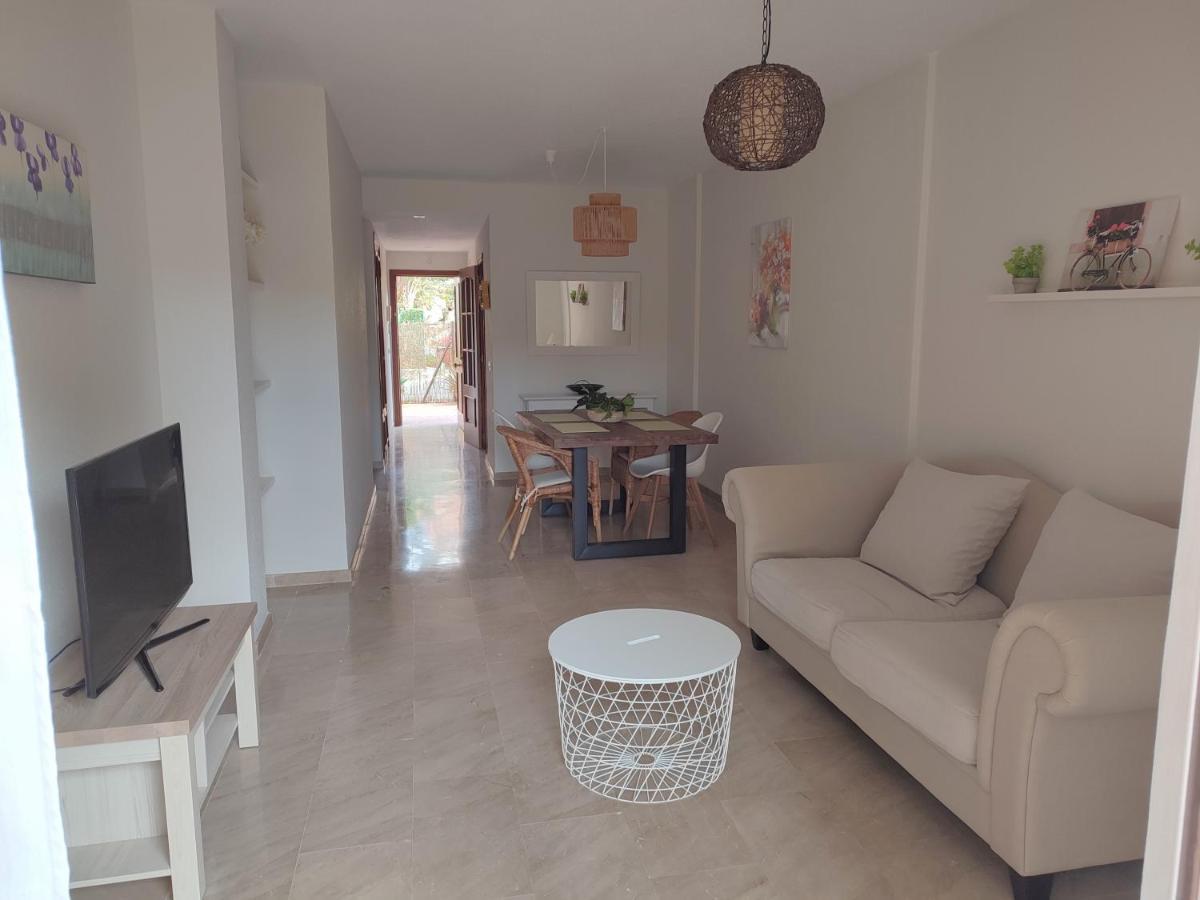 Apartamento Con Piscina 卡萨雷斯 外观 照片
