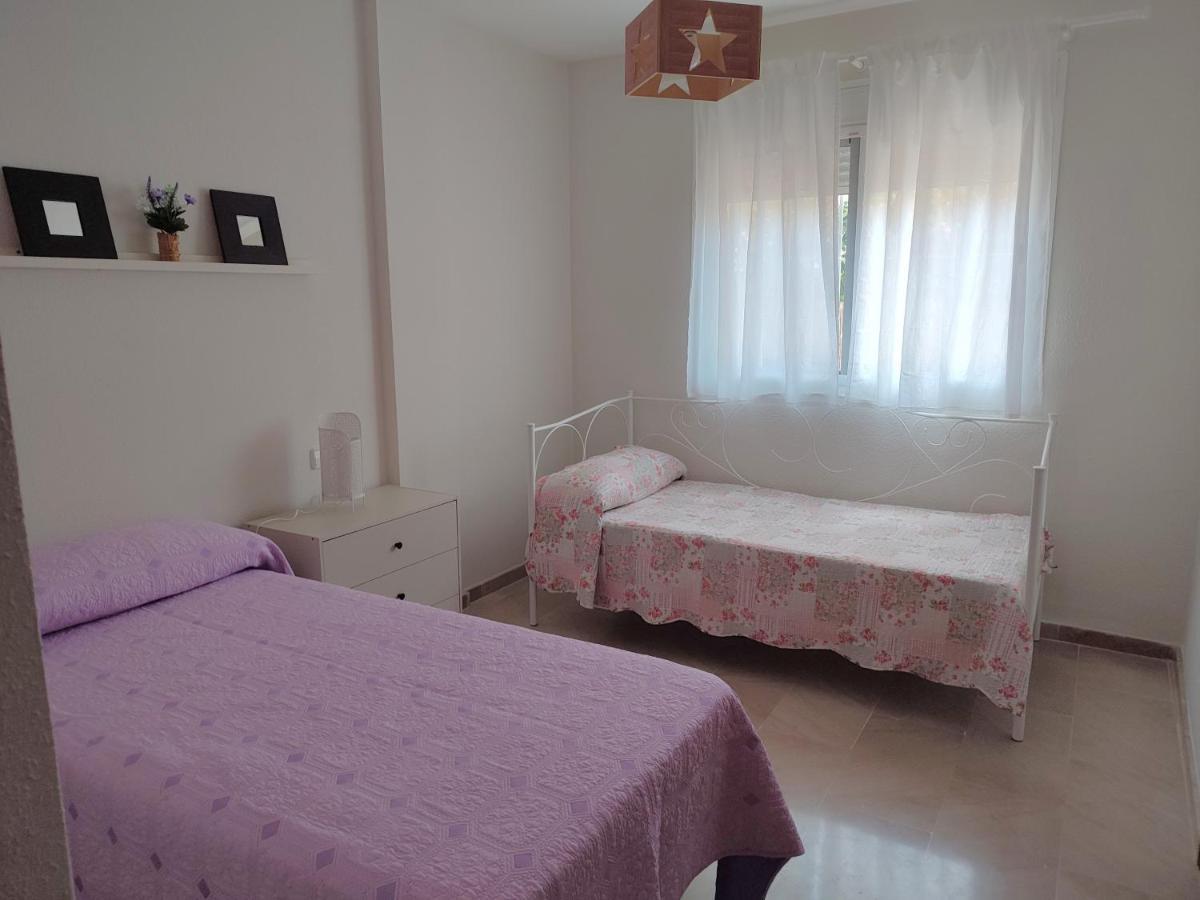Apartamento Con Piscina 卡萨雷斯 外观 照片