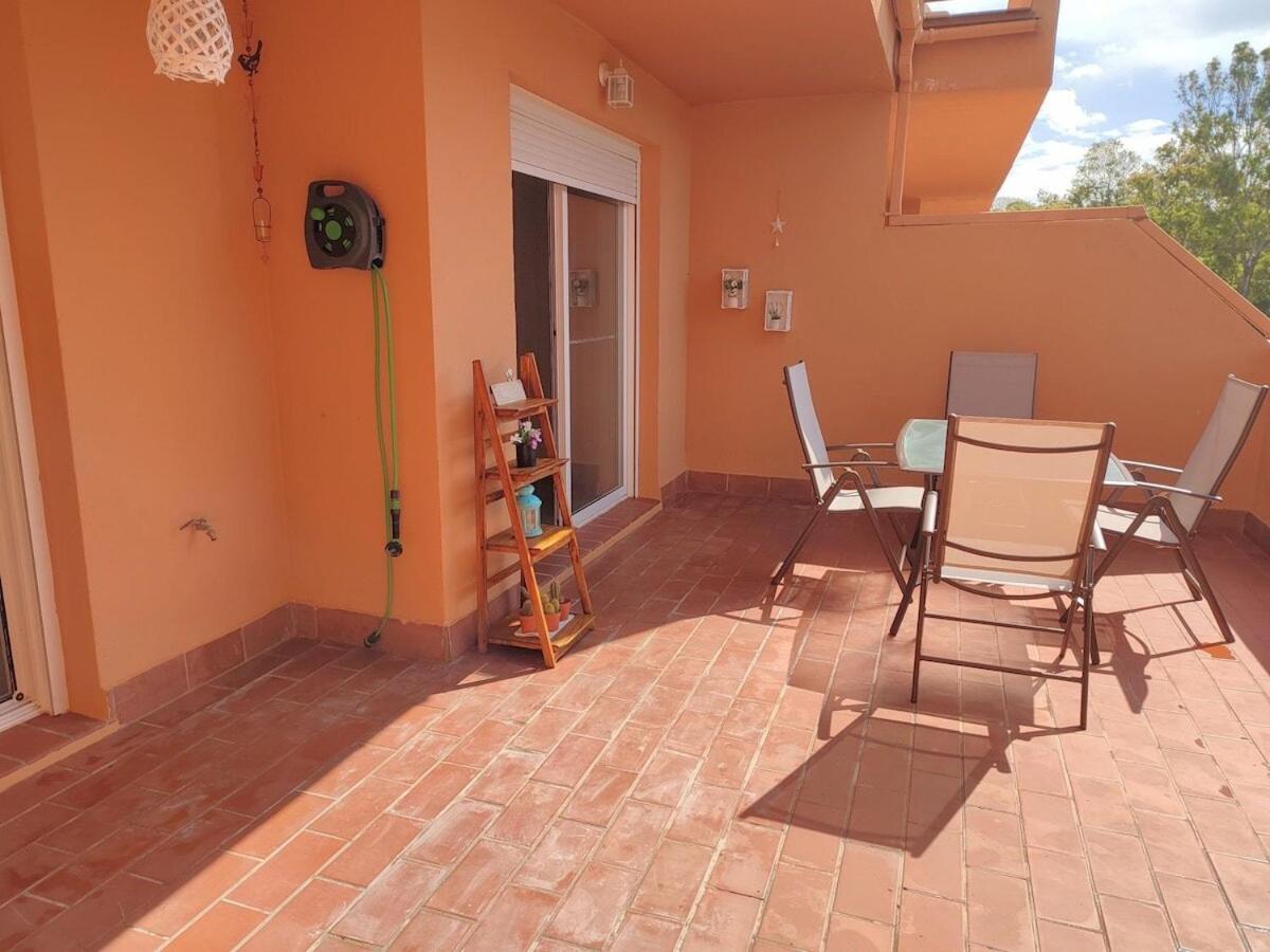 Apartamento Con Piscina 卡萨雷斯 外观 照片
