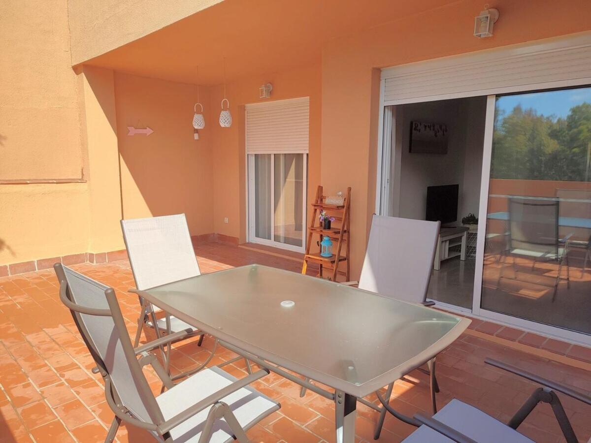 Apartamento Con Piscina 卡萨雷斯 外观 照片