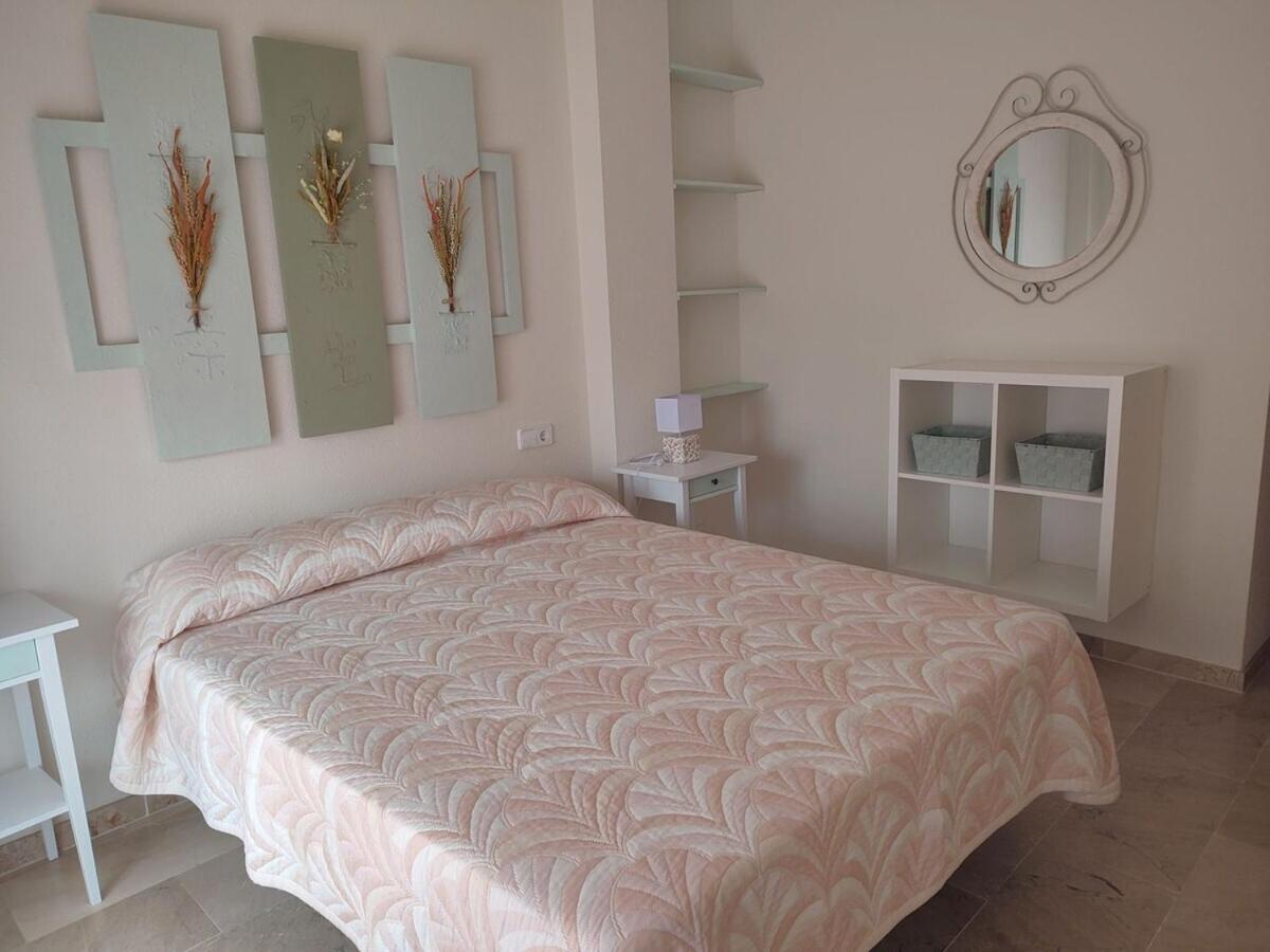 Apartamento Con Piscina 卡萨雷斯 外观 照片