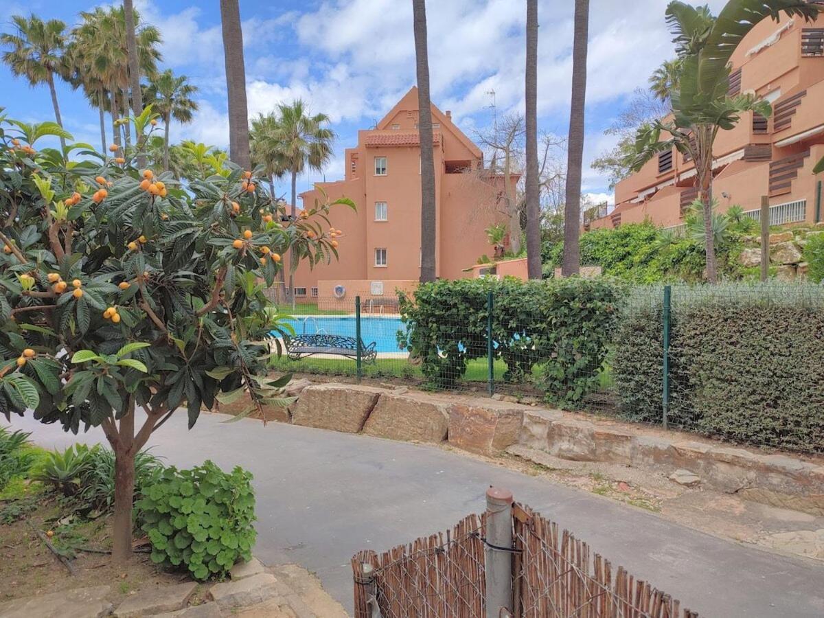 Apartamento Con Piscina 卡萨雷斯 外观 照片