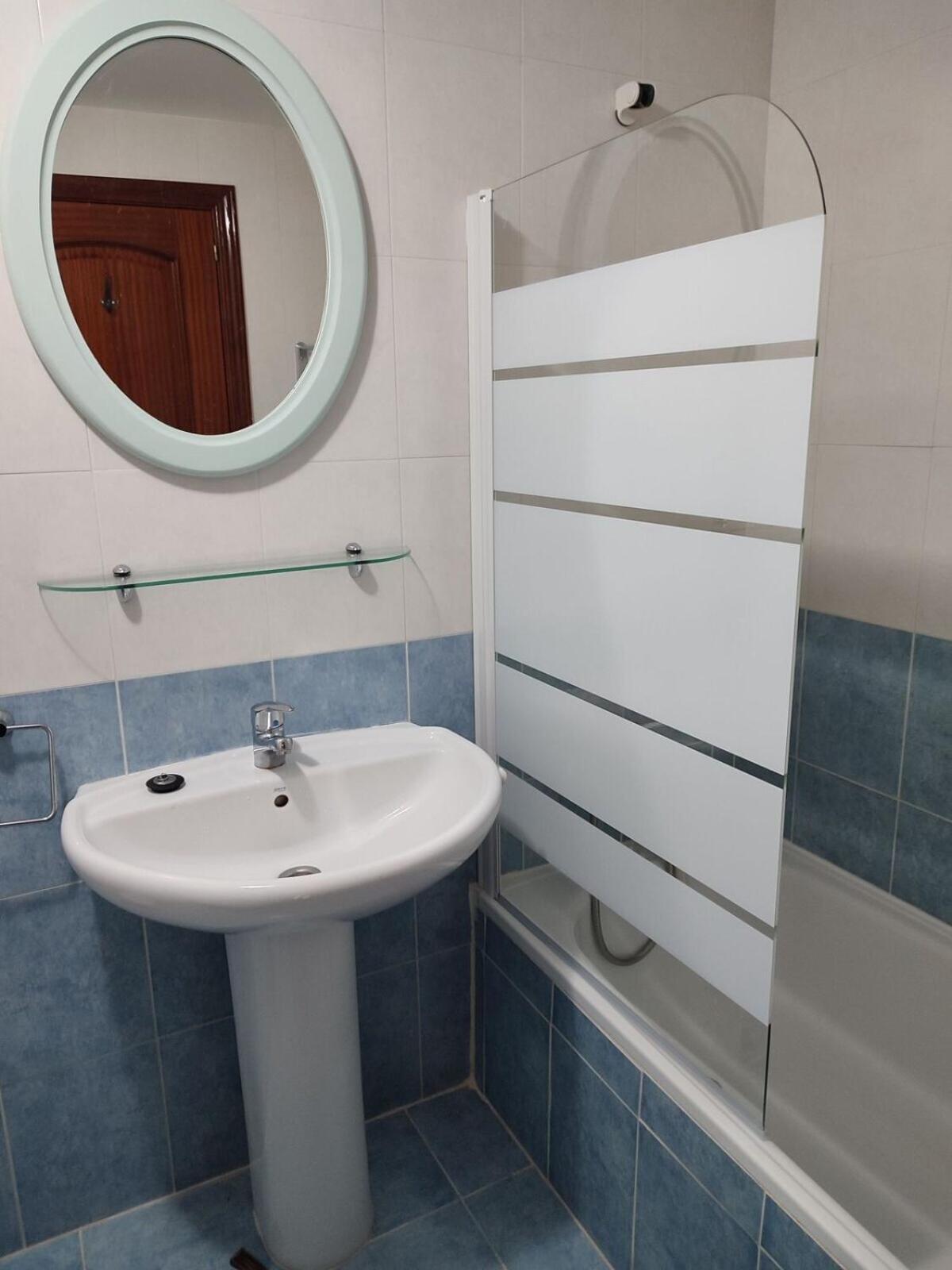 Apartamento Con Piscina 卡萨雷斯 外观 照片