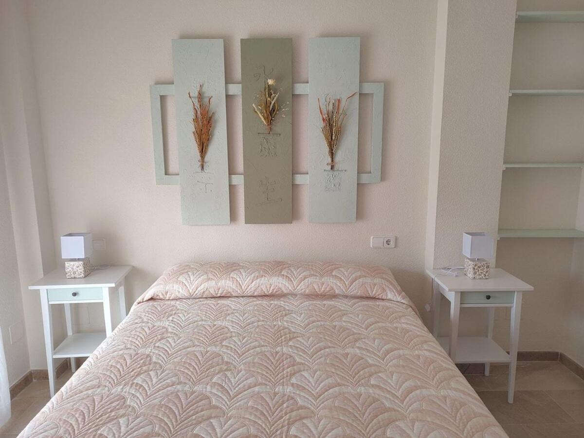 Apartamento Con Piscina 卡萨雷斯 外观 照片