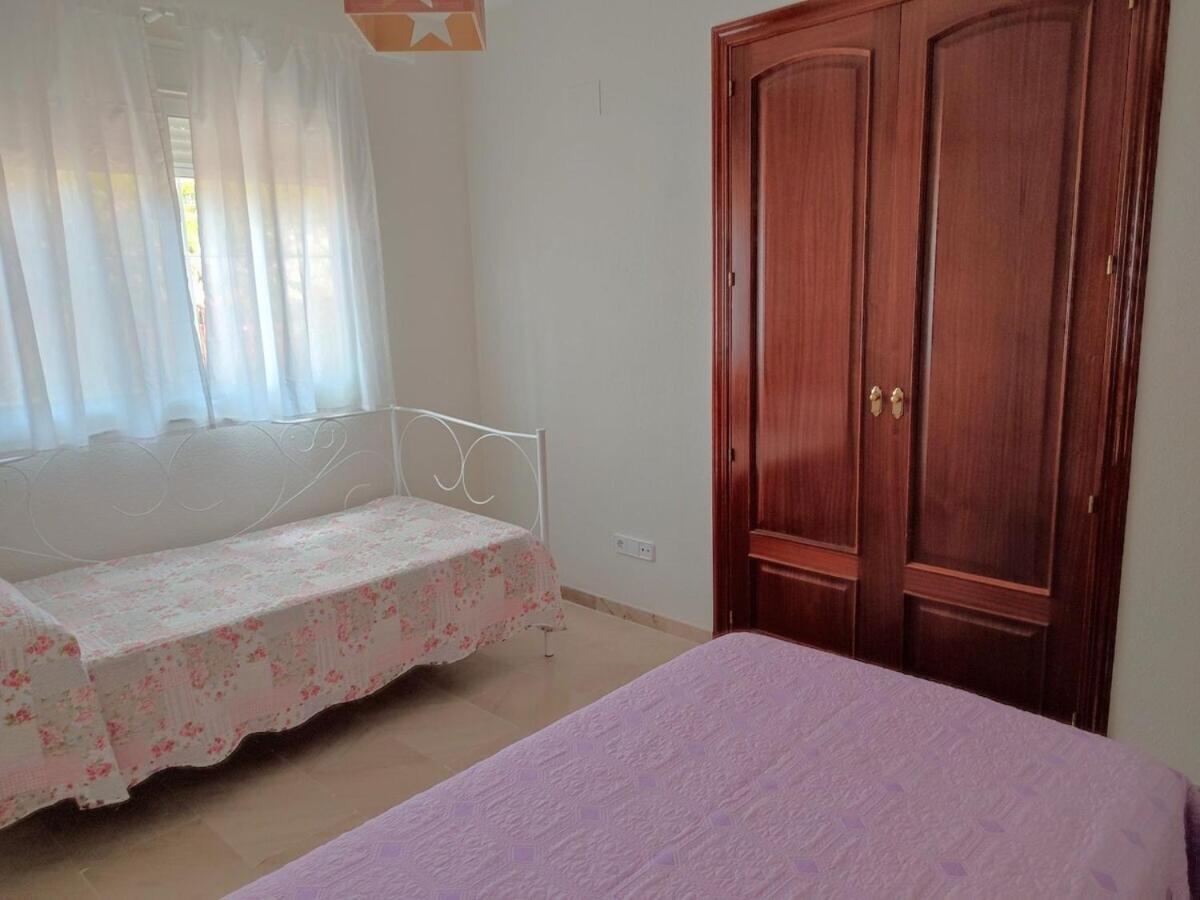 Apartamento Con Piscina 卡萨雷斯 外观 照片