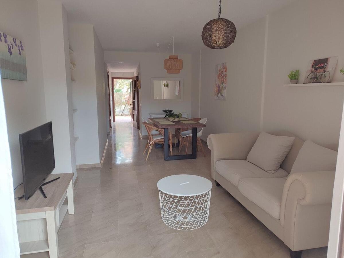 Apartamento Con Piscina 卡萨雷斯 外观 照片