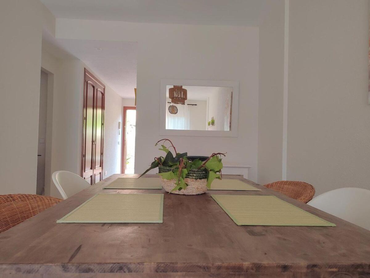 Apartamento Con Piscina 卡萨雷斯 外观 照片