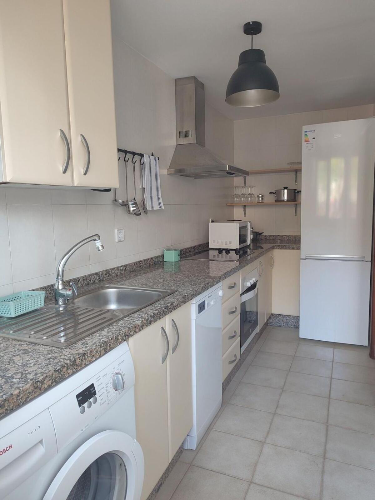 Apartamento Con Piscina 卡萨雷斯 外观 照片